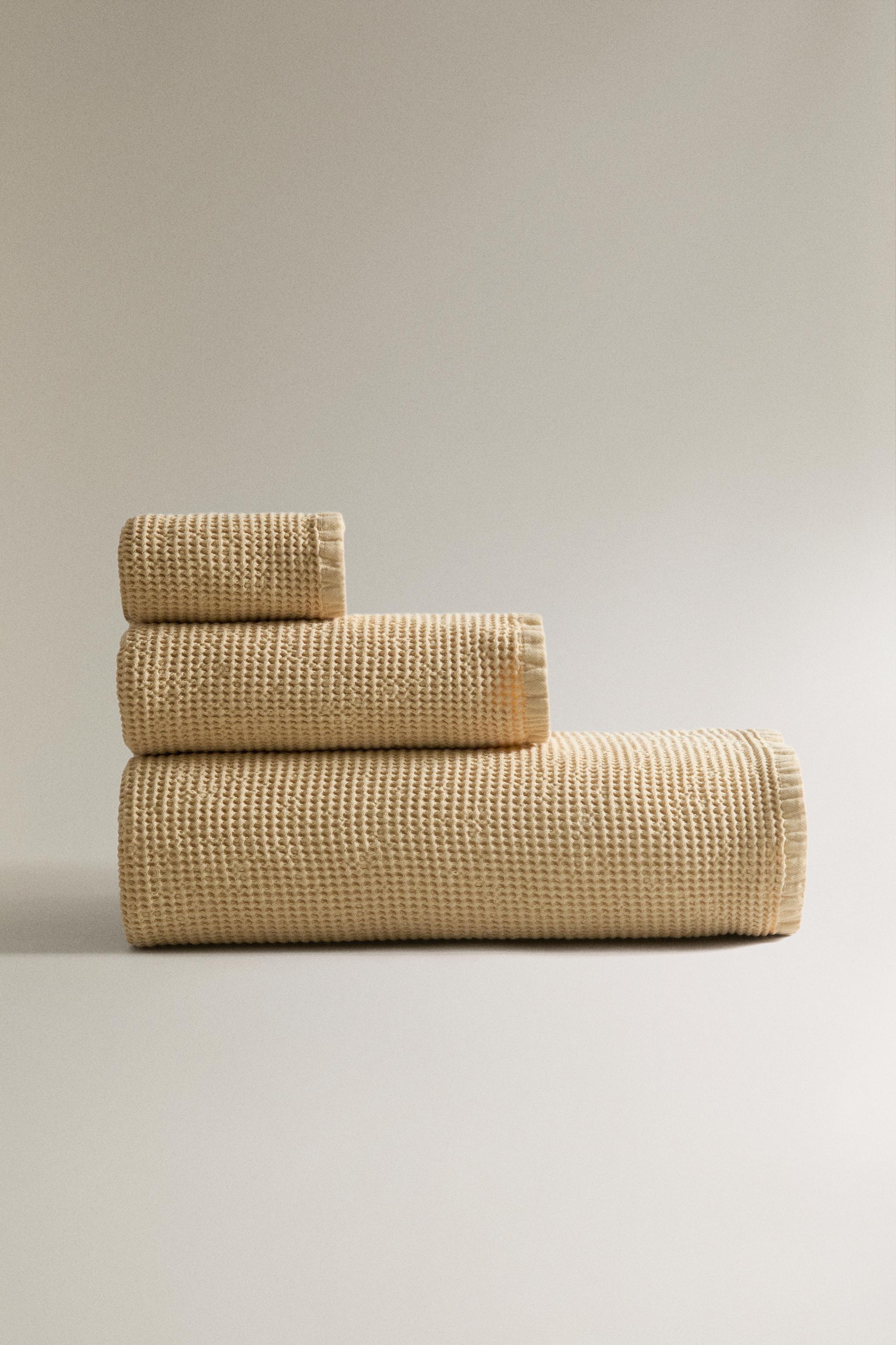 WAFFLE-KNIT TEXTURED BATH TOWEL